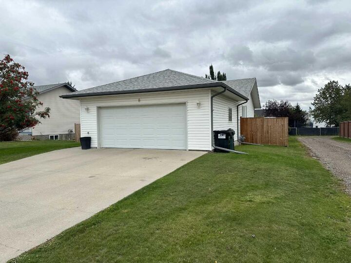 Property Photo:  8 Westpoint Drive  AB T0M 0W0 
