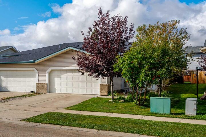 Property Photo:  1458 Smith Avenue  AB T0M 0S0 