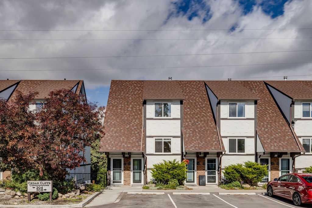 Property Photo:  308 Cedar Crescent SW 2  AB T3C 2Y8 