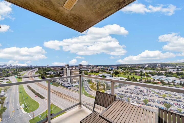 Property Photo:  3820 Brentwood Road NW 1806  AB T2L 2L5 