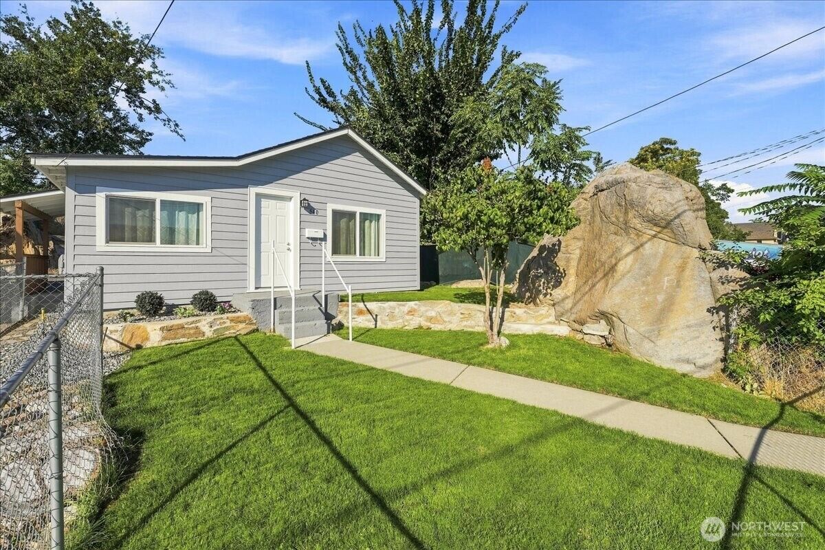 Property Photo: 540 S Chelan Avenue WA 98801