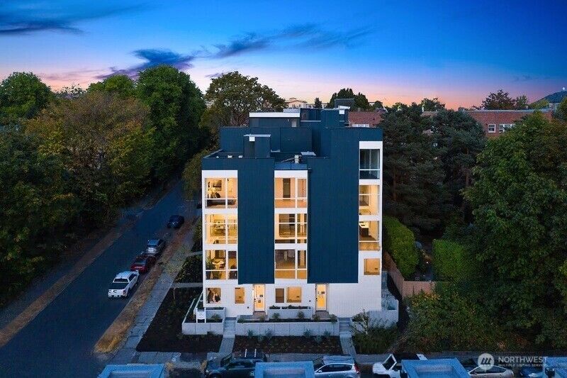 Property Photo:  1509 E Olive Street  WA 98122 