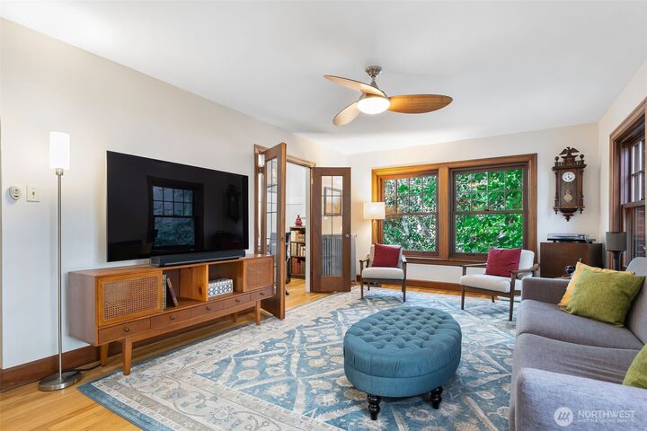Property Photo:  408  Bellevue Avenue E 201  WA 98102 