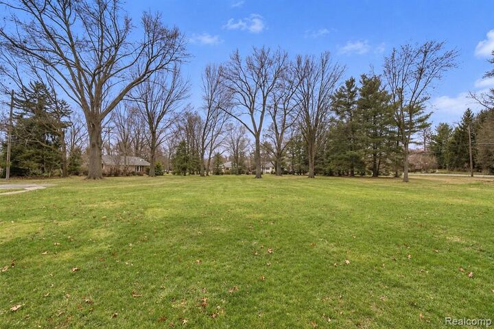 Property Photo:  6606 Vachon Court  MI 48301 
