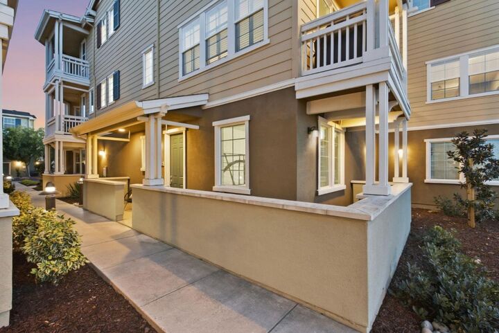 Property Photo:  639 Turnbuckle Drive 1503  CA 94063 