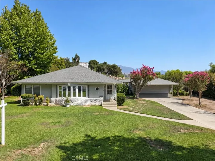 Property Photo:  2989 Ladera Road  CA 92405 