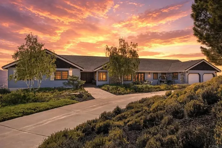 Property Photo:  19050 Via Cuesta  CA 92065 