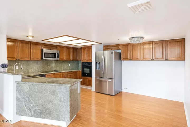 Property Photo:  345 Pioneer Drive 902  CA 91203 