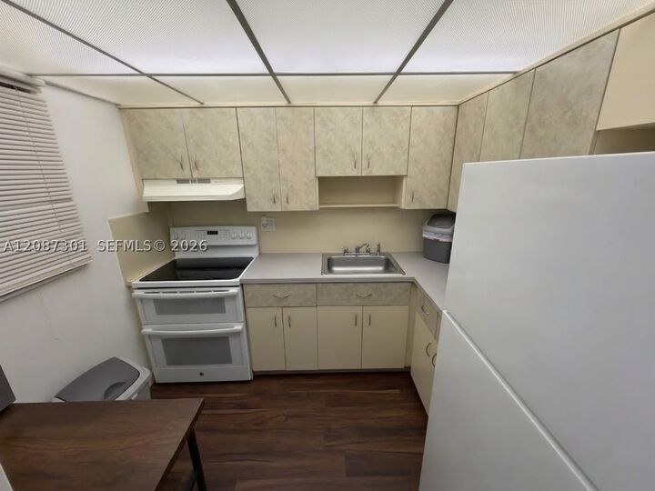 Property Photo:  220 SW 9th Ave 518  FL 33009 