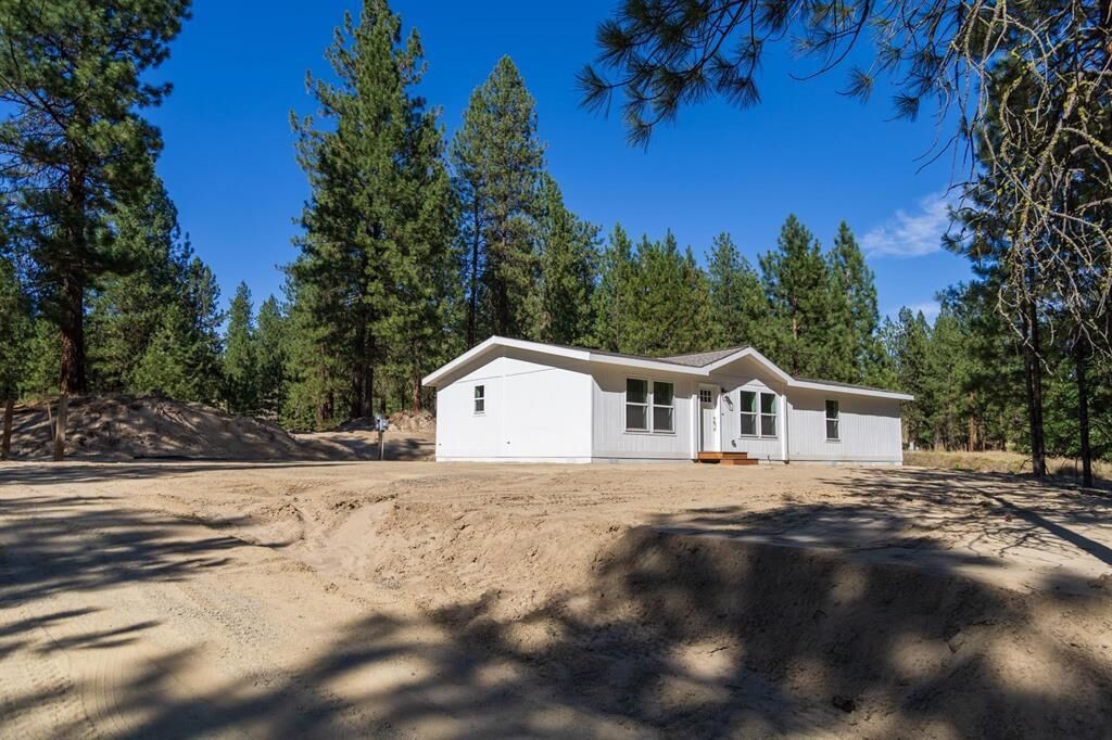 Property Photo: 1308 N Minter Blvd WA 99151