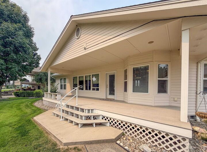 Property Photo:  1555 S Meyers St  WA 99141 