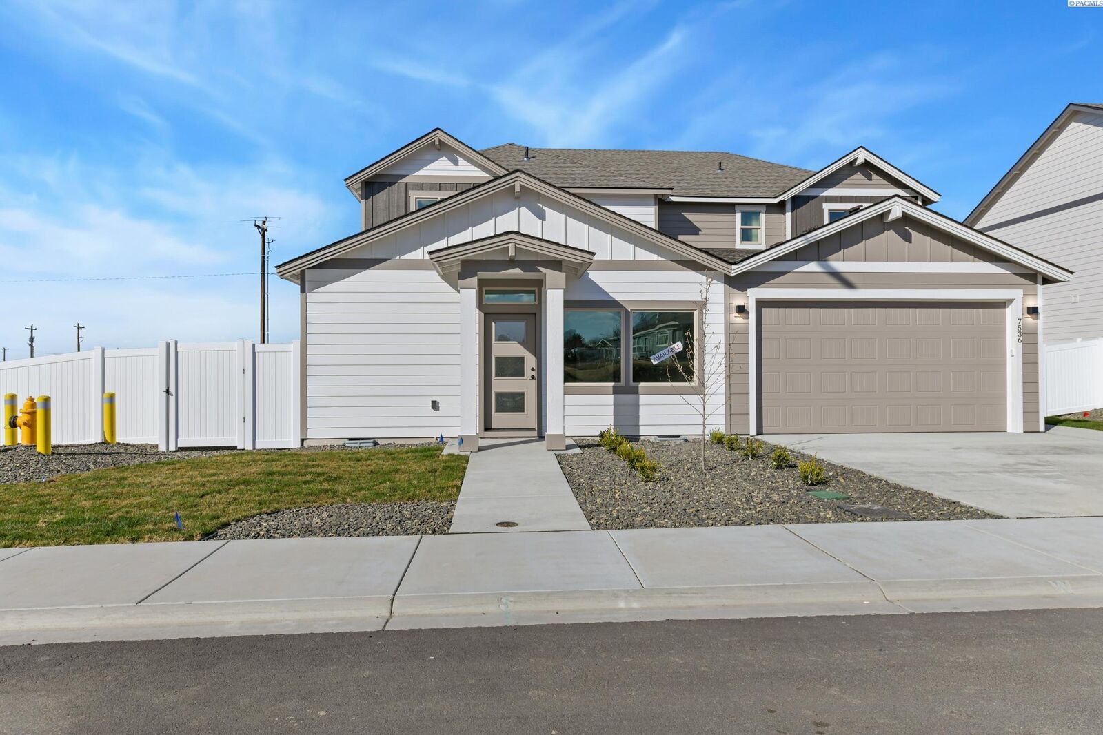 Property Photo:  302 Kraus Ct  WA 99353 