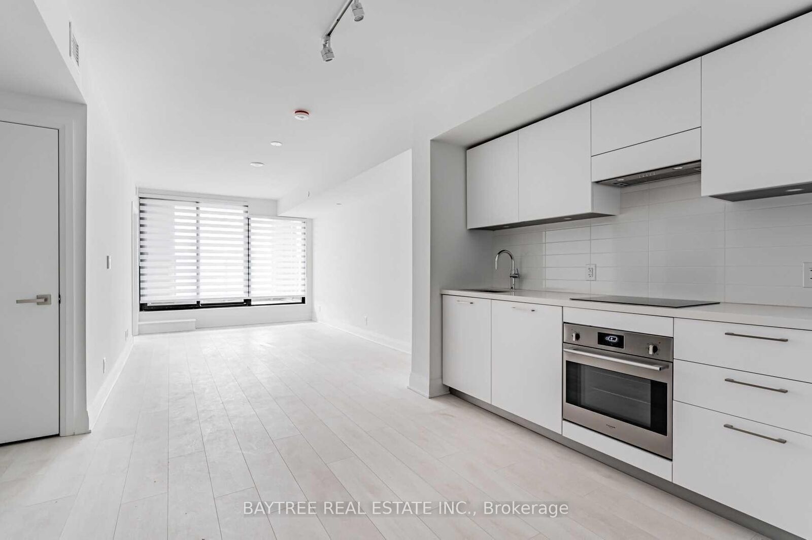 Property Photo:  33 Frederick Todd Way 316  ON M4G 0C9 