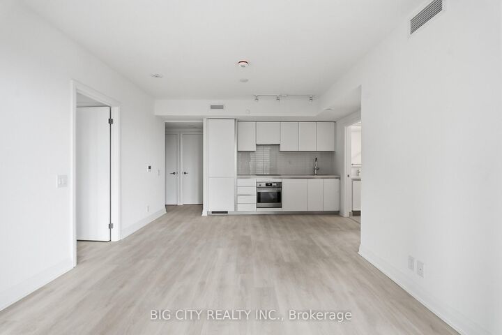 Property Photo:  25 Frederick Todd Way 504  ON M4G 4E8 