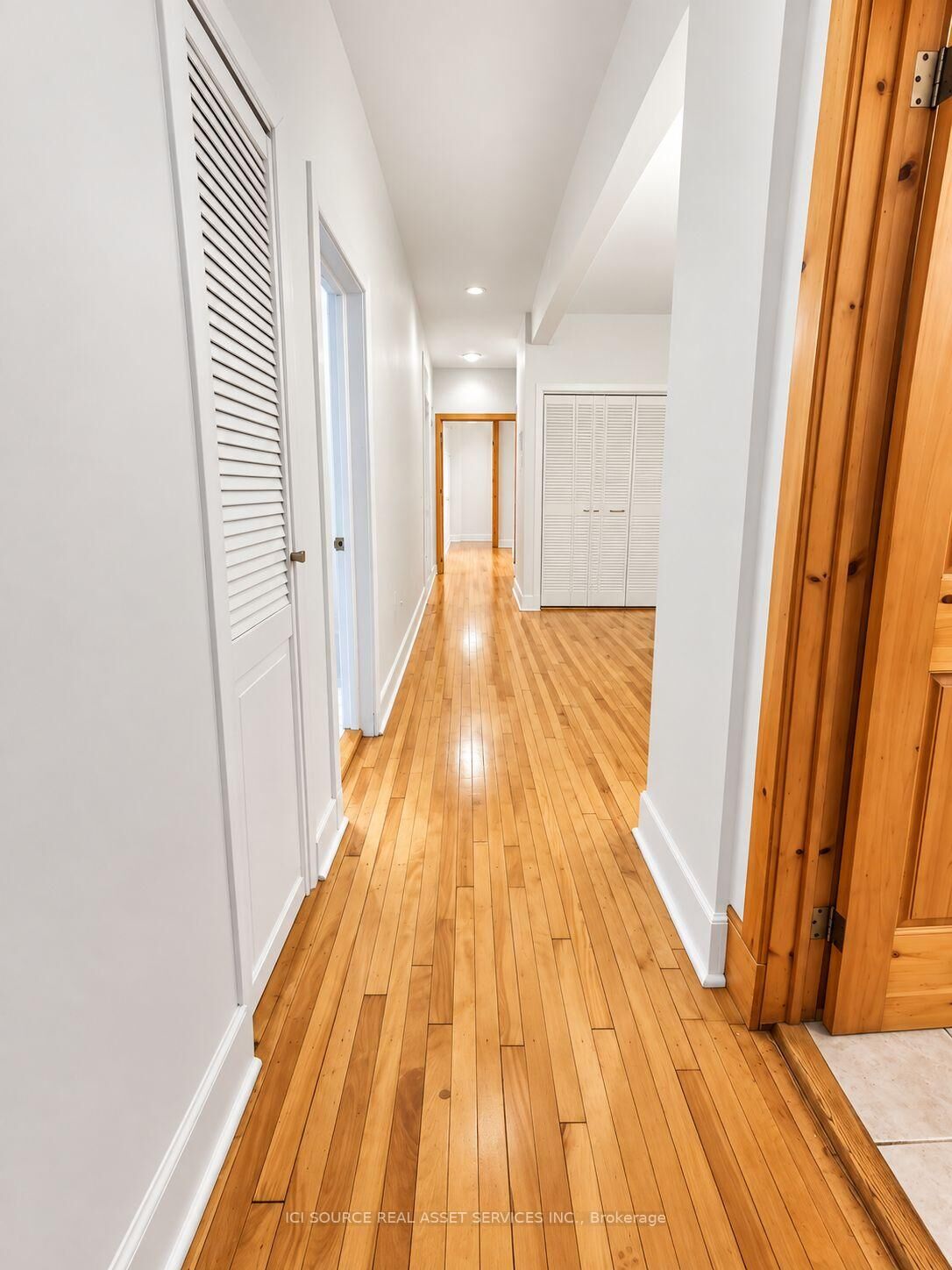 Property Photo:  12 Somerset Street W 2  ON K2P 0H4 