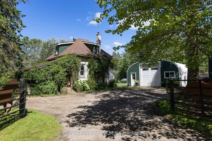 Property Photo: 2322 Old Muskoka Road ON P0B 1M0