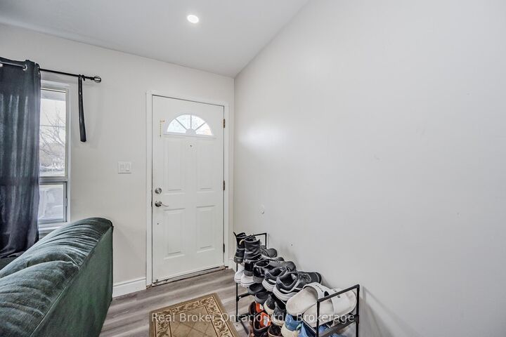 Property Photo:  112 Victoria Road N  ON N1E 5H3 