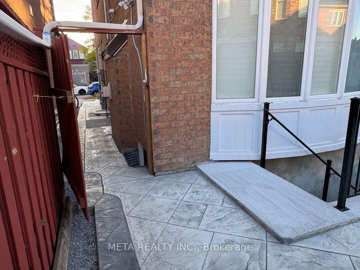 Property Photo:  29 Bald Eagle Avenue Bsmt  ON M1B 6E9 
