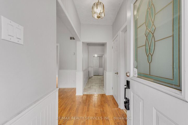 Property Photo:  104 Hess Street S  ON L8P 3N5 