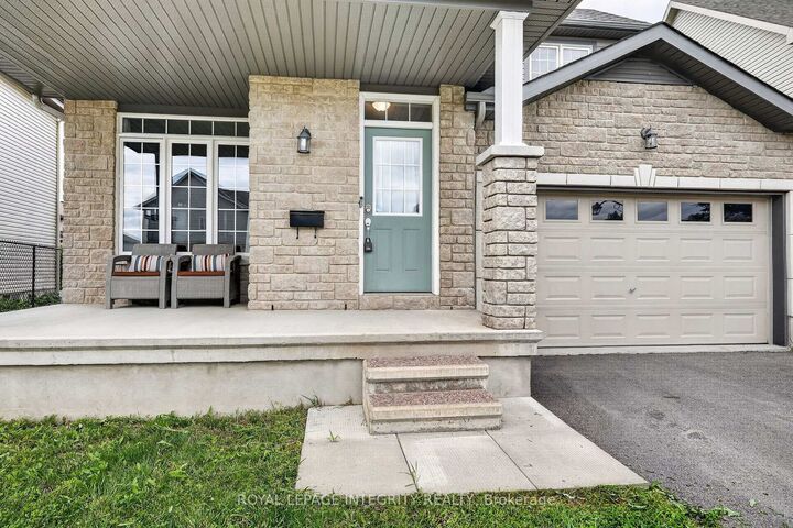 Property Photo: 129 Dorina Sarazin Crescent ON K4K 0G6