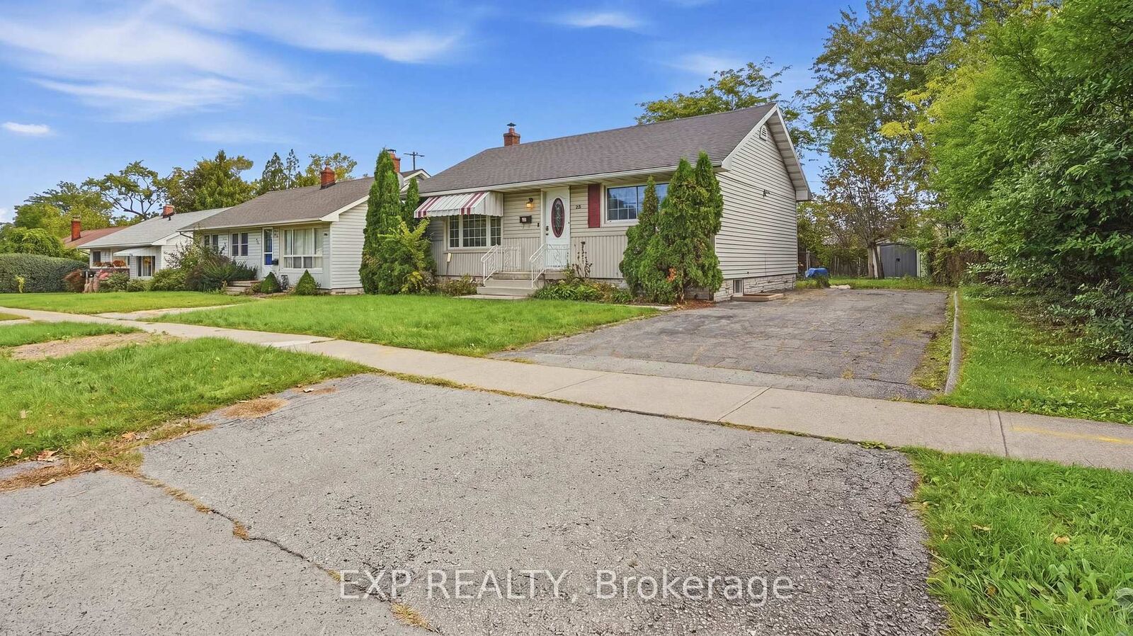 Property Photo:  123 Jacobson Avenue  ON L2T 3A6 