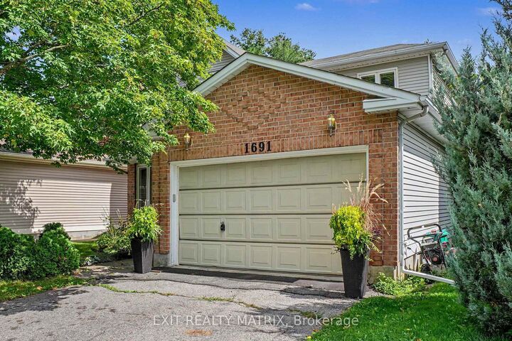 Property Photo:  1691 Hunters Run Drive  ON K1C 6X3 