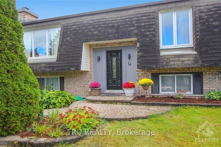 Property Photo:  14 Langholm Crescent  ON K2J 1H2 