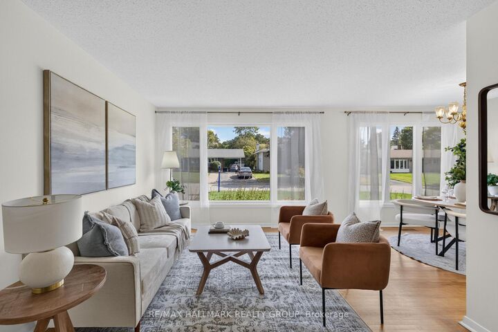 Property Photo:  3051 Cowan Crescent  ON K1V 8K9 