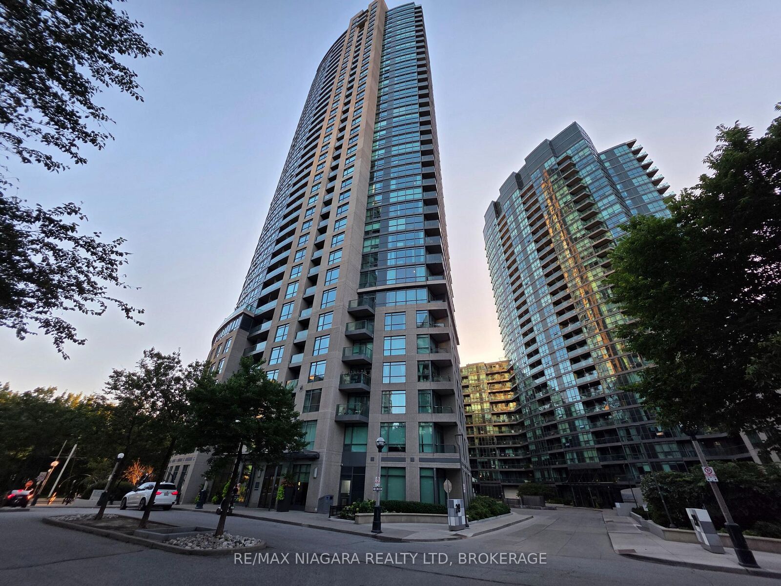Property Photo:  219 Fort York Boulevard 619  ON M5V 1B1 