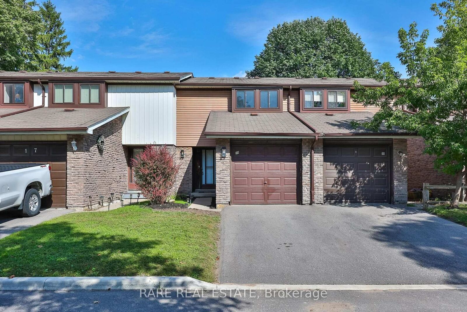 Property Photo:  221 Ormond Drive 18  ON L1G 6T7 