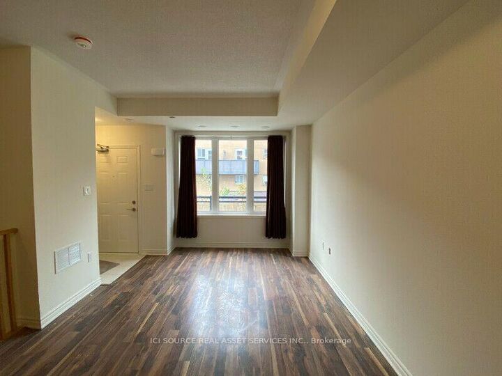 Property Photo:  2285 McNab Lane 10  ON L5J 0B3 