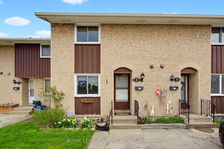 Property Photo:  50 Lakeshore Road 8  ON L2N 6P8 