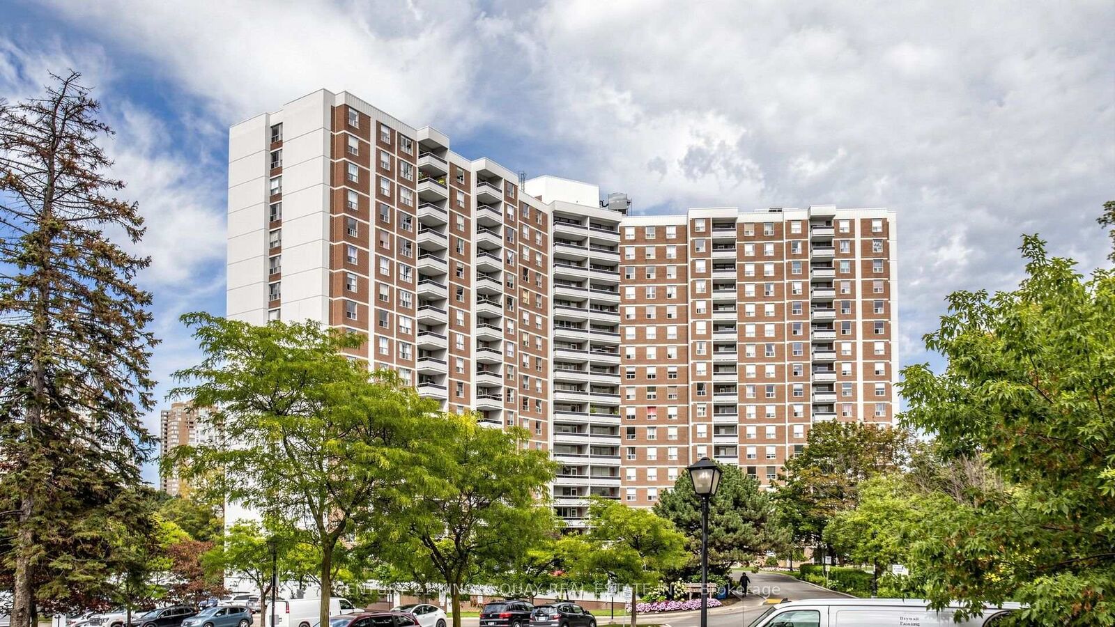 Property Photo:  20 Edgecliff Golfway 1116  ON M3C 3A4 
