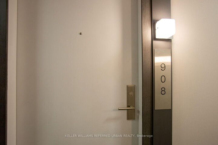 Property Photo:  318 Richmond Street W 908  ON M5V 1X2 