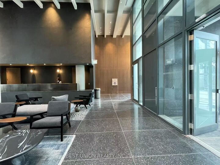 Property Photo:  28 Interchange Way 2802  ON L4K 0P8 