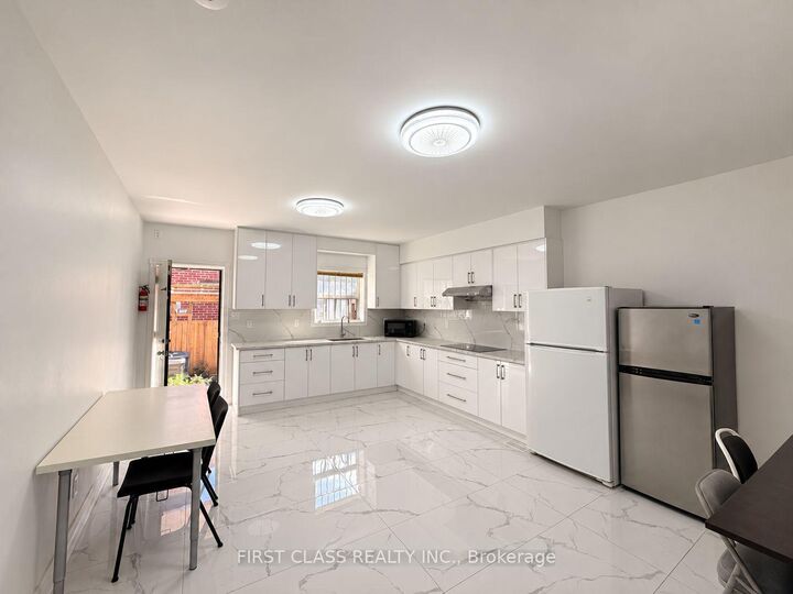 Property Photo:  55 Huron Street Lower  ON M5T 2A6 