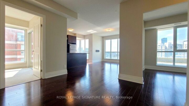 Property Photo:  57 Upper Duke Crescent 512  ON L6G 0B8 