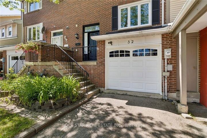 Property Photo:  32 Lansing Square  ON L6Z 1E6 