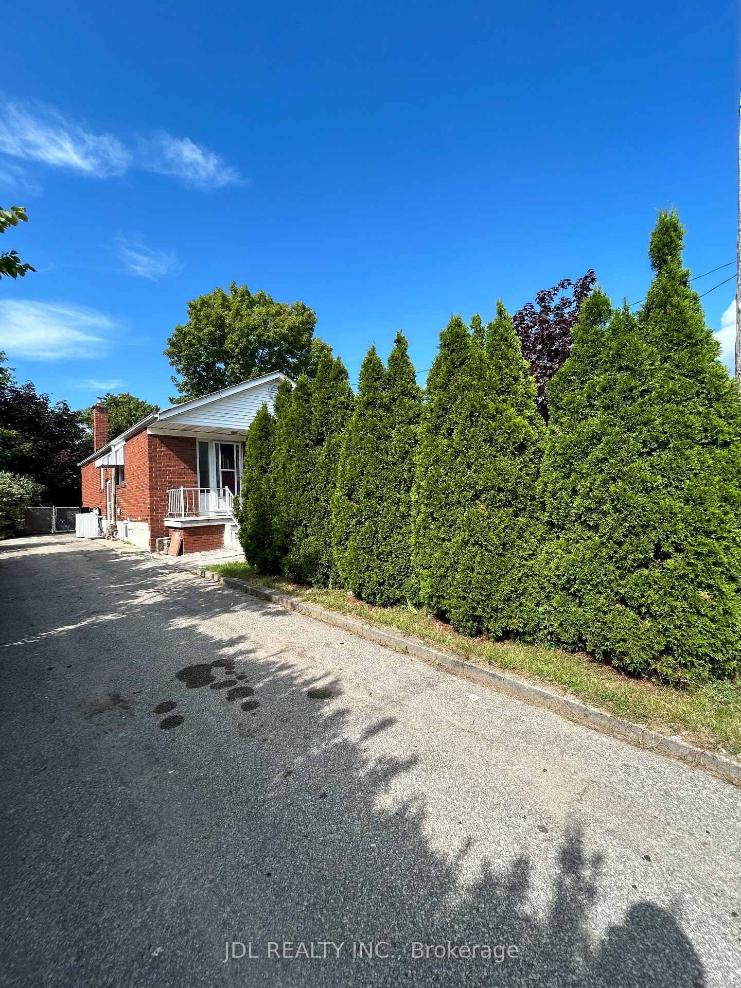 Property Photo:  8 Highwood Ave Avenue Three-Bedroom Main Floor  ON M1R 2E4 