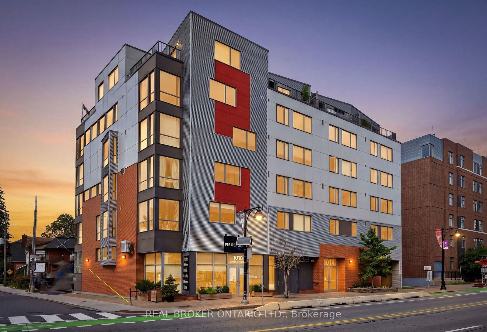 Property Photo:  1014 Bank Street 305  ON K1S 3W8 