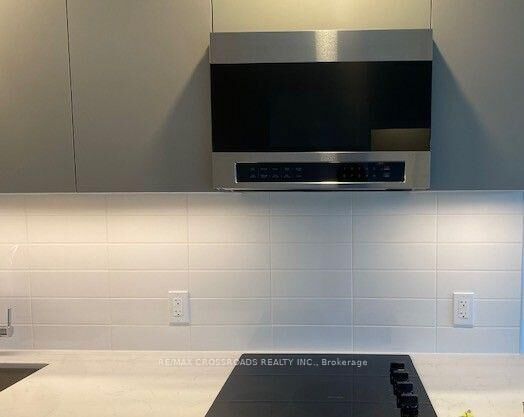 Property Photo:  21 Meadowvale Road 1404  ON L4K 0H6 