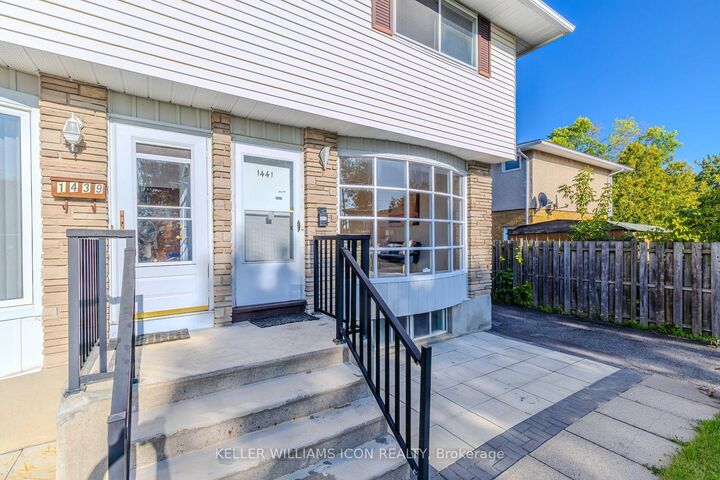 Property Photo:  1441 Claymor Avenue  ON K2C 1S7 