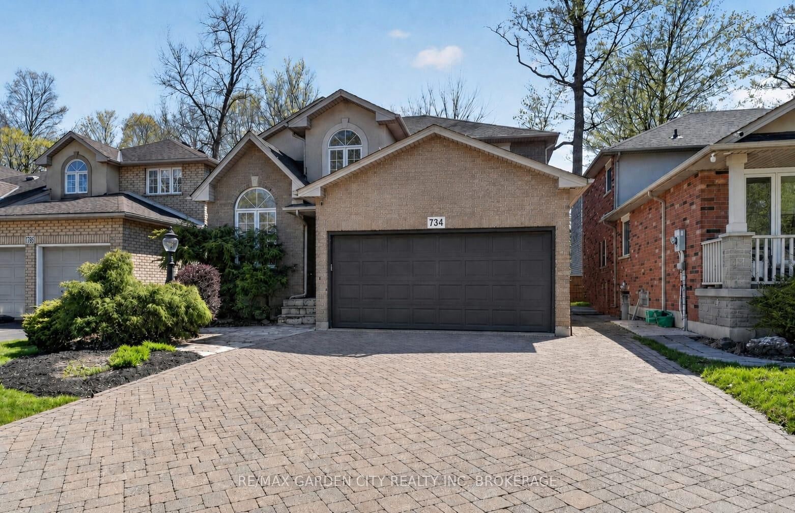 Property Photo:  734 Brigadoon Drive  ON L9C 7S2 