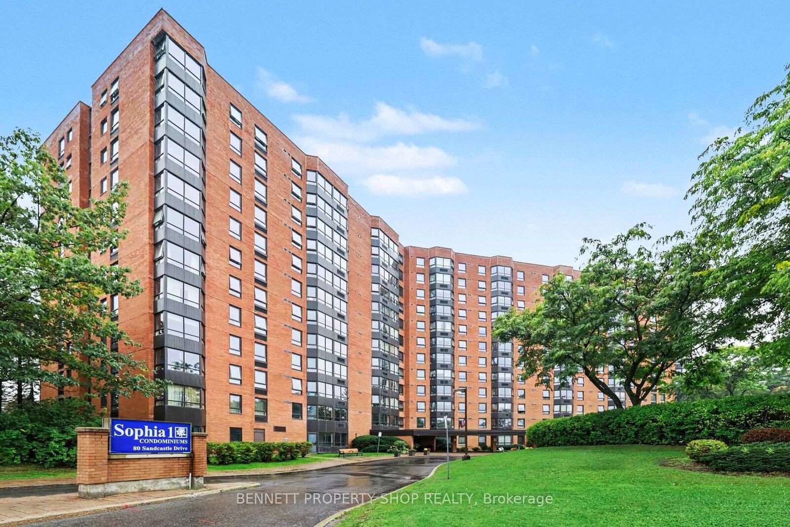 Property Photo:  80 Sandcastle Drive 803  ON K2H 9E7 