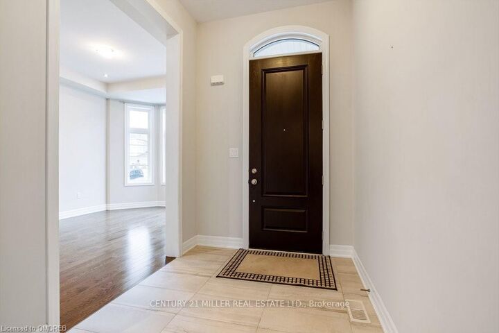 Property Photo:  211 Magnolia Crescent  ON L6M 4M1 