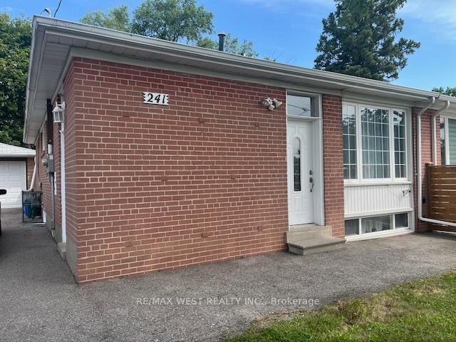 Property Photo:  241 Ashlar Road  ON L4C 2W7 