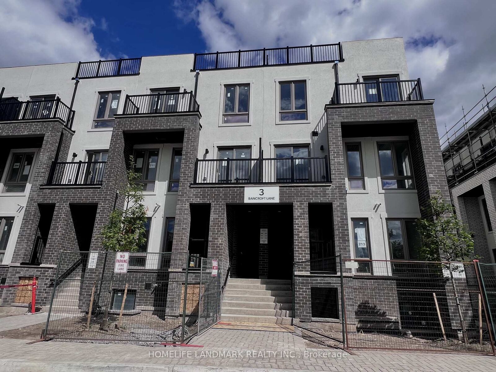 Property Photo:  3 Bancroft Lane E 214  ON L4E 1M1 