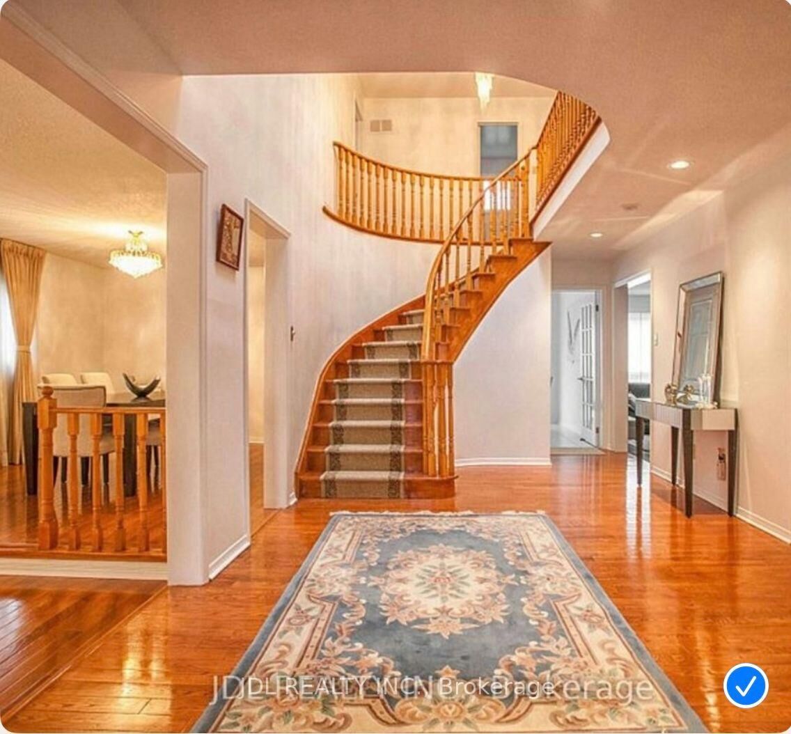 Property Photo: 101 Summerdale Dr Avenue Master Bedroom 2nd Floor ON L6T 6W3