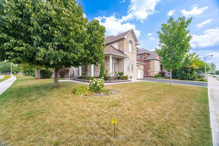 Property Photo:  29 Huntspoint Drive 1  ON L6P 2E5 