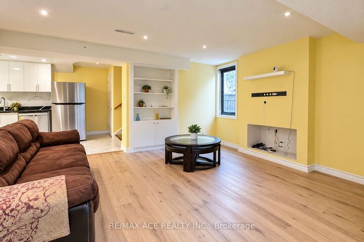 Property Photo:  